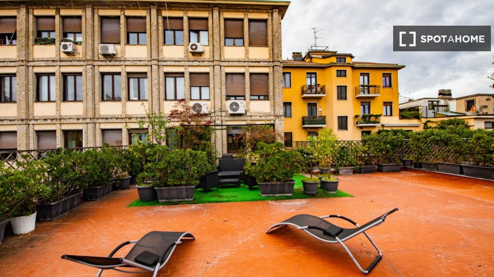 Immagine 1 di Appartamento in affitto  in Via dei Piatti a Milano