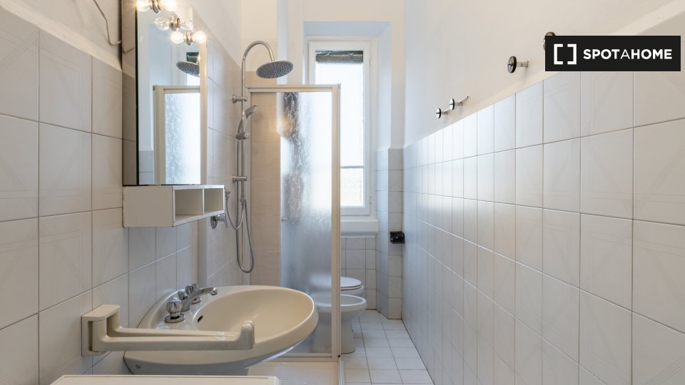 Immagine 8 di Camera condivisa in affitto  in Via Bruno Buozzi a Sesto San Giovanni