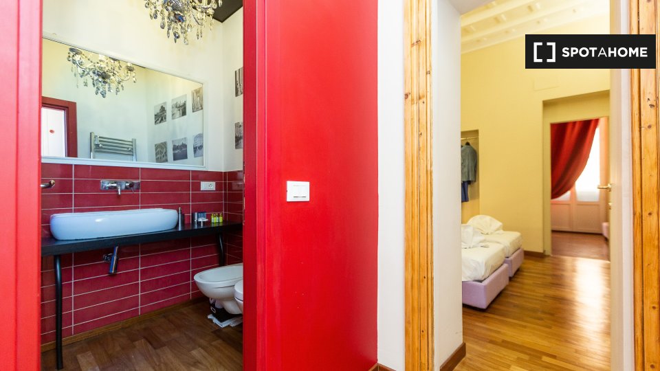 Immagine 13 di Appartamento in affitto  in Via Frattina a Roma