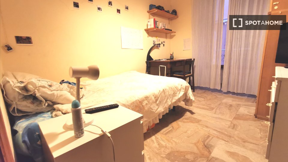 Immagine 2 di Camera condivisa in affitto  in Via Mecenate a Roma