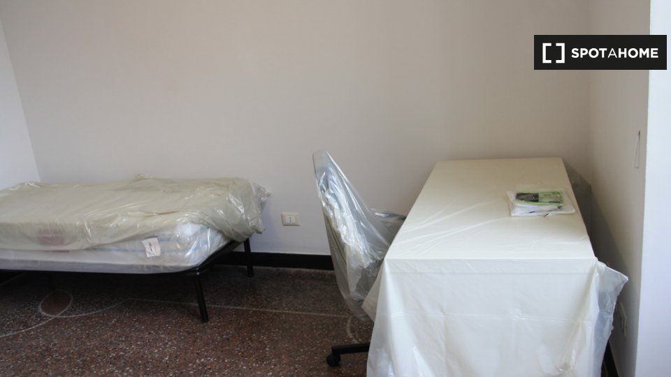 Immagine 6 di Camera condivisa in affitto  in Piazza del Campo a Genova
