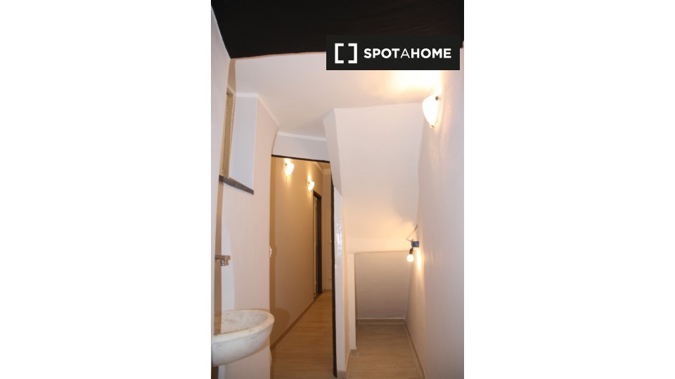 Immagine 13 di Camera condivisa in affitto  in Piazza del Campo a Genova