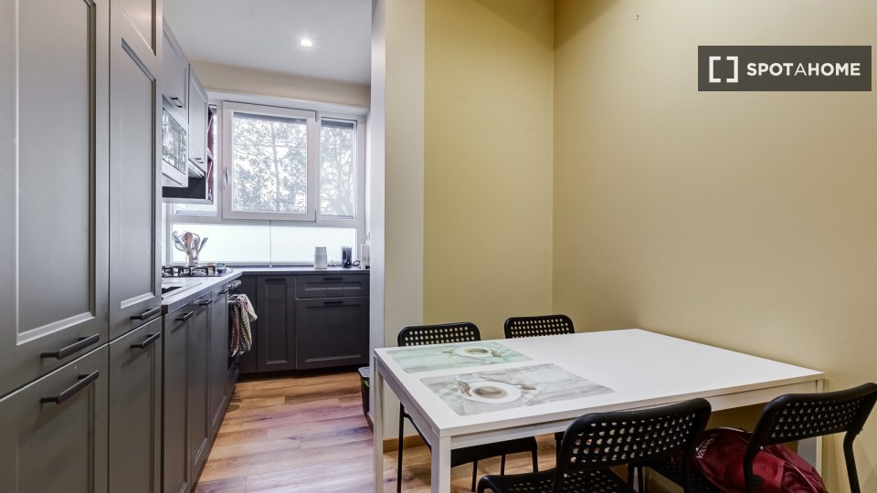 Immagine 8 di Camera condivisa in affitto  in Via Ostiense a Roma