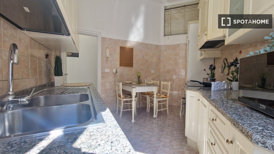 Immagine 7 di Camera condivisa in affitto  in Via Sabotino a Roma