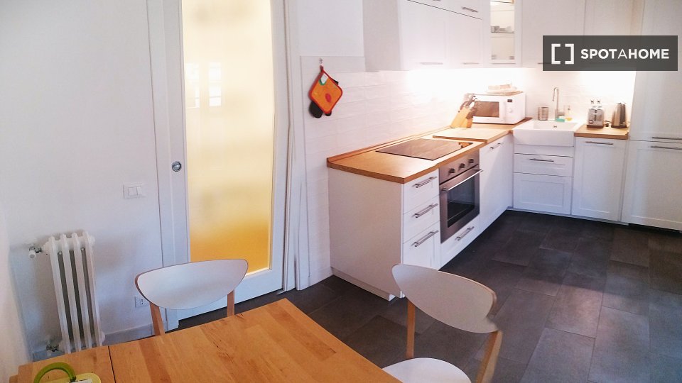 Immagine 6 di Camera condivisa in affitto  in Via dei Monti Lepini a Roma