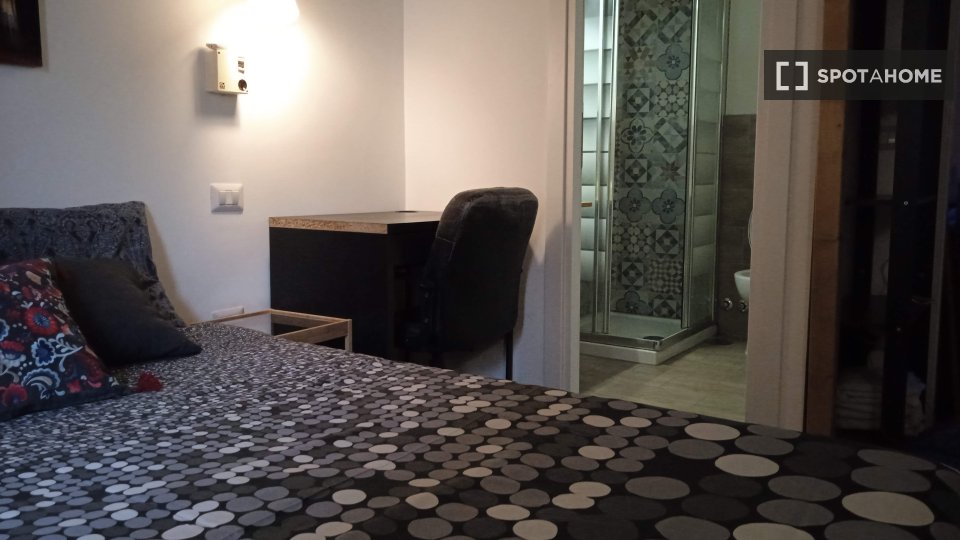 Immagine 7 di Camera condivisa in affitto  in V.le Leonardo da Vinci a Roma