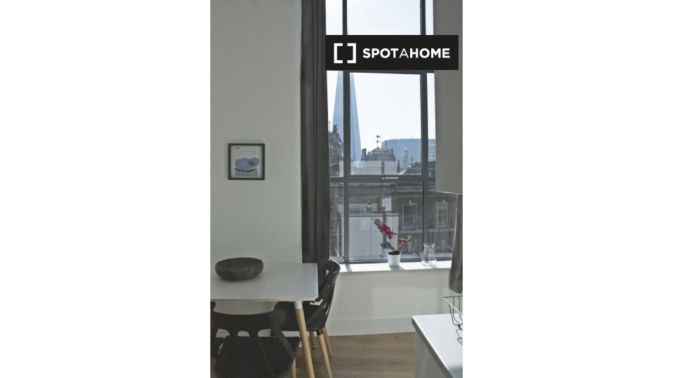 Immagine 10 di Appartamento in affitto  in St Mary at Hill a 