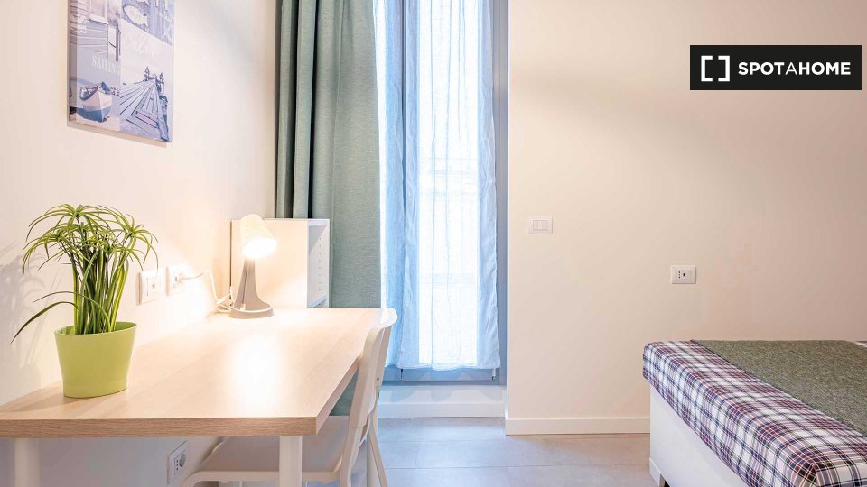 Immagine 3 di Camera condivisa in affitto  in Viale Monza a Milano