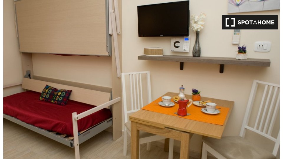 Immagine 13 di Camera condivisa in affitto  in Via Vetulonia a Roma