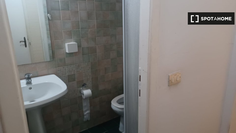 Immagine 9 di Camera condivisa in affitto  in Largo Francesco Anzani a Roma