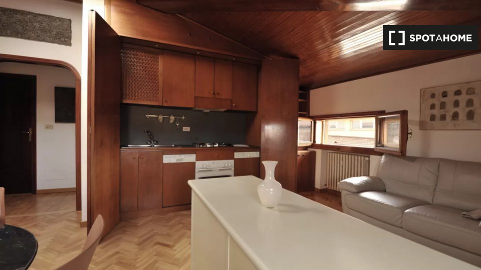 Immagine 2 di Appartamento in affitto  in Piazza S. Martino a Bologna