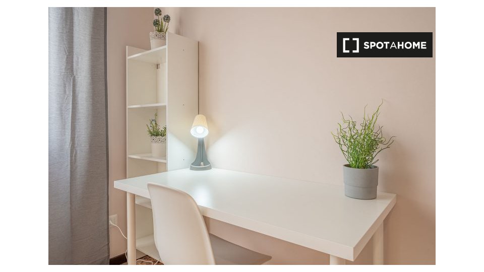 Immagine 4 di Camera condivisa in affitto  in Via Angera a Milano