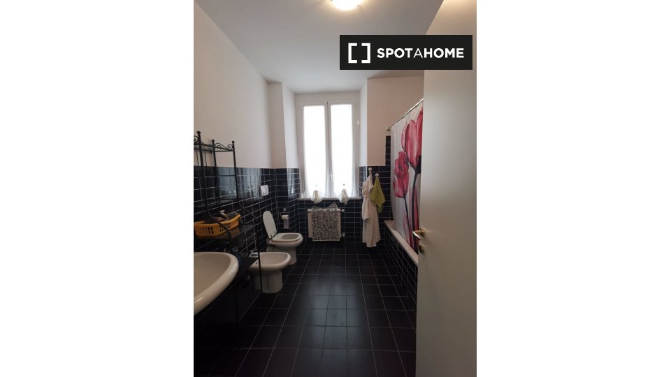 Immagine 19 di Camera condivisa in affitto  in Via Venezia a Genova