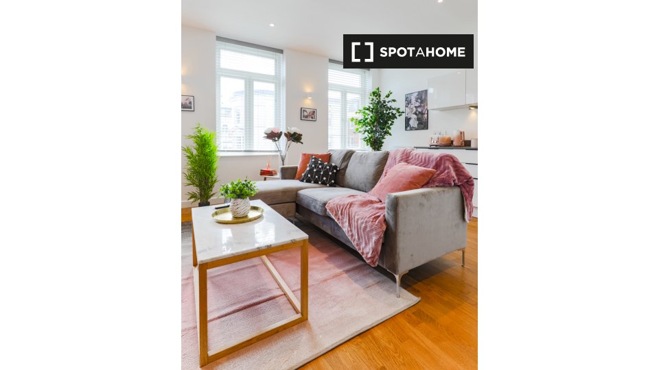 Immagine 8 di Appartamento in affitto  in Church St a Staines