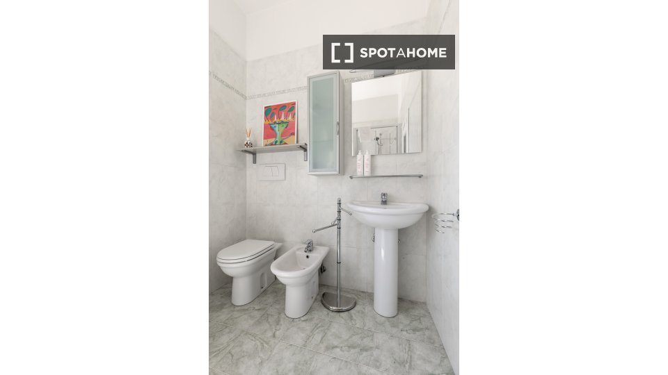 Immagine 8 di Appartamento in affitto  in Via Genova a Bologna