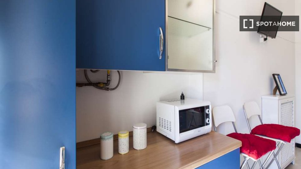 Immagine 16 di Camera condivisa in affitto  in Viale Emilio Caldara a Milano