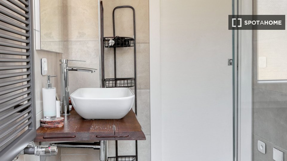 Immagine 15 di Appartamento in affitto  in Via Tortona a Milano