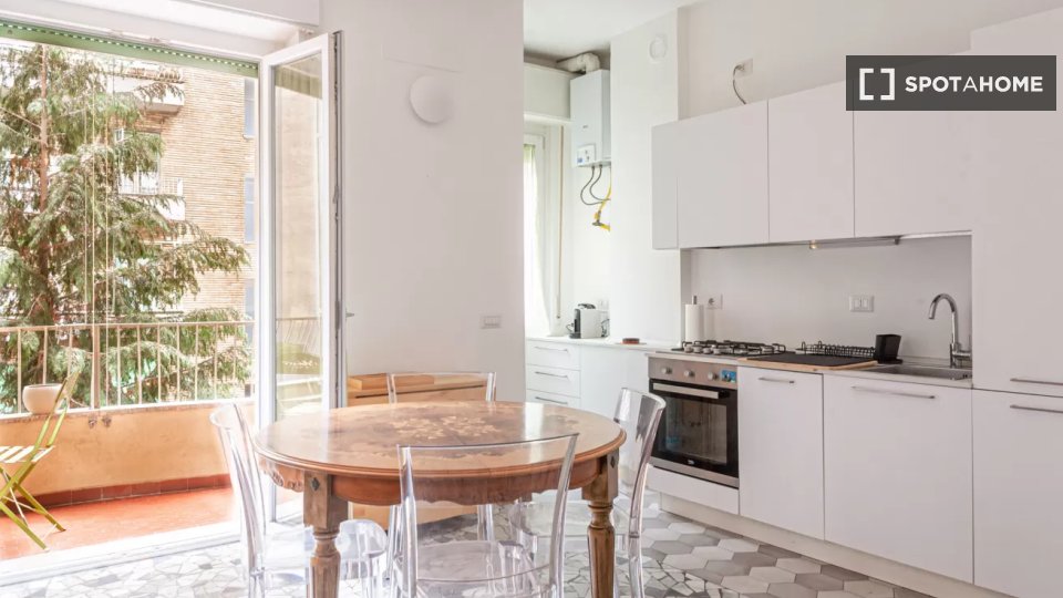 Immagine 1 di Appartamento in affitto  in Via Lario a Milano