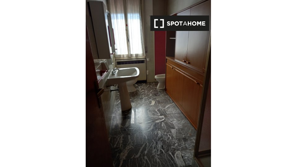 Immagine 13 di Camera condivisa in affitto  in Piazza S. Francesco a Bologna