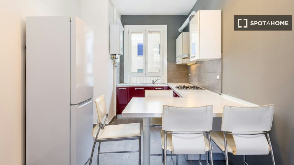 Immagine 14 di Camera condivisa in affitto  in Via Democrito a Milano