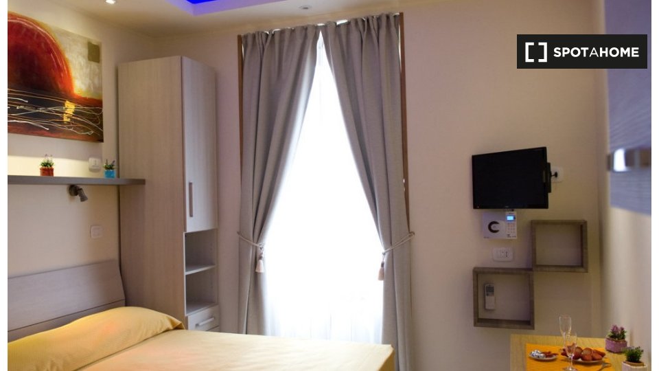 Immagine 5 di Camera condivisa in affitto  in Via Vetulonia a Roma