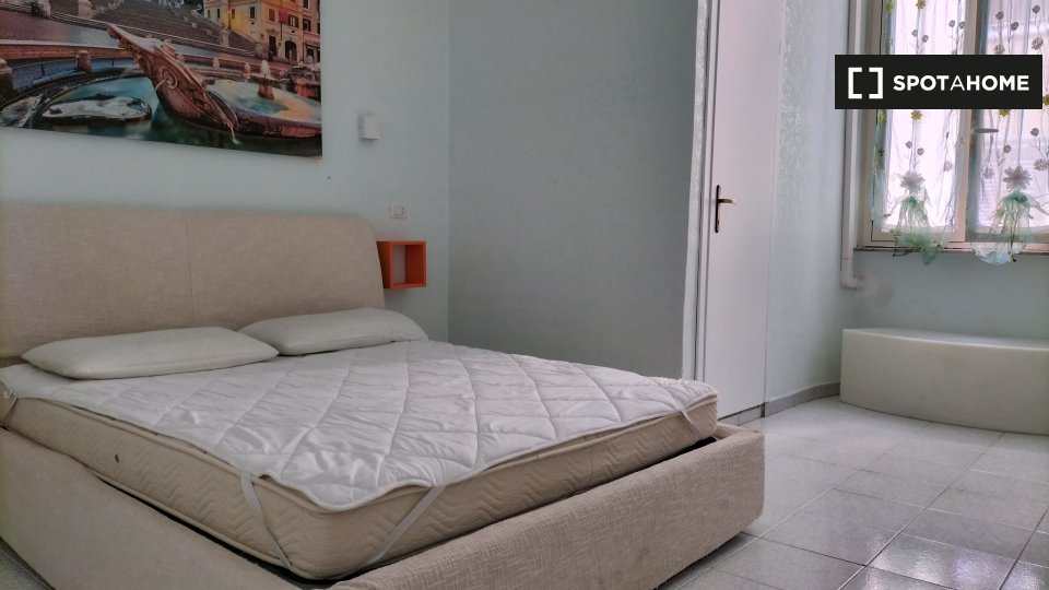Immagine 15 di Camera condivisa in affitto  in Via Principe Amedeo a Roma