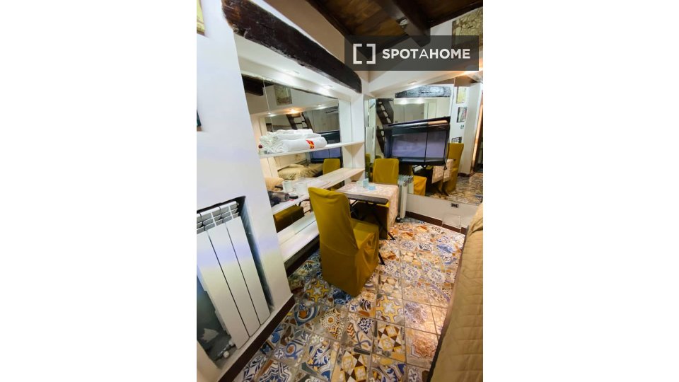 Immagine 4 di Appartamento in affitto  in Vico dei Pellegrini a Napoli