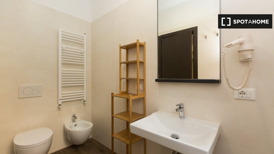 Immagine 5 di Ufficio in affitto  in Via della Marranella a Roma