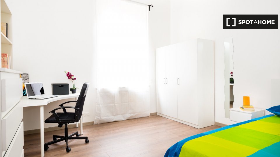 Immagine 2 di Camera condivisa in affitto  in Via S Paolo a Torino