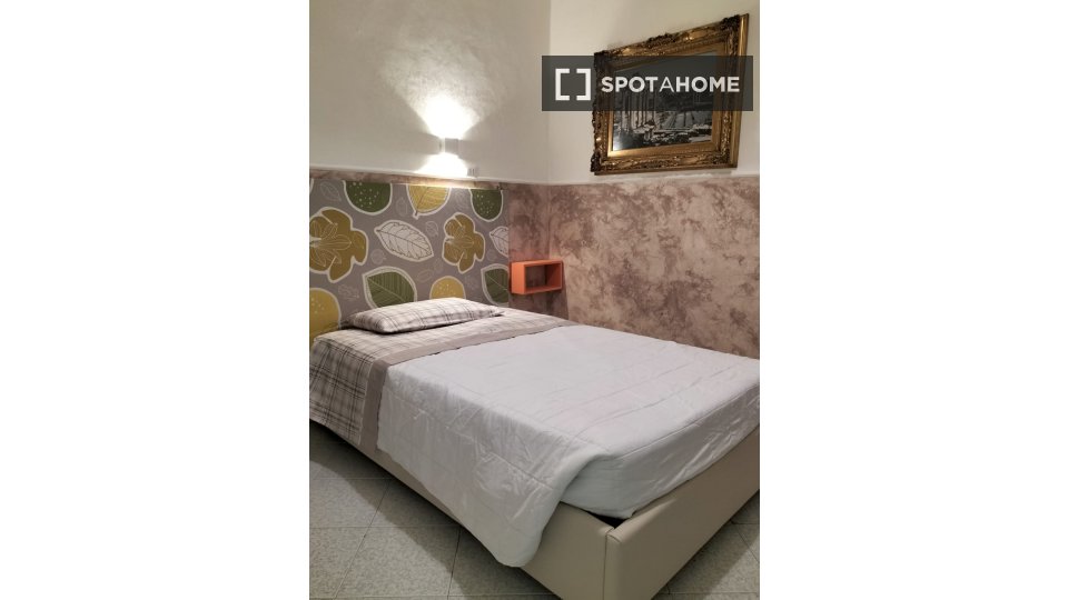 Immagine 10 di Camera condivisa in affitto  in Via Principe Amedeo a Roma