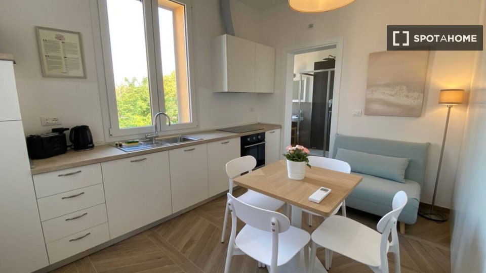 Immagine 9 di Appartamento in affitto  in Via Giuseppe Massarenti a Bologna