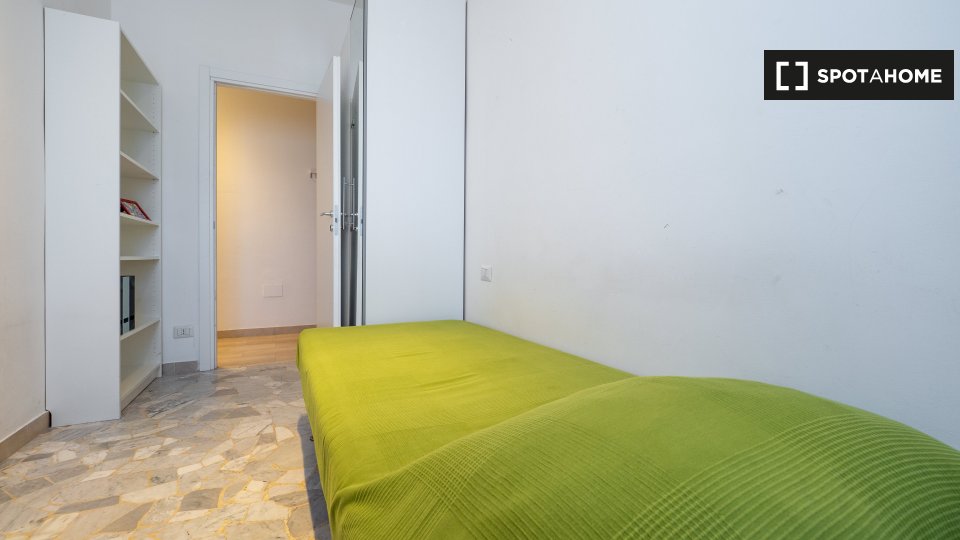 Immagine 2 di Camera condivisa in affitto  in Via Fratelli Rosselli a Milano