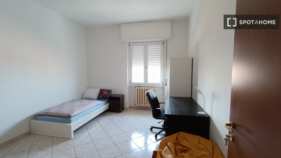 Immagine 6 di Camera condivisa in affitto  in Via Lombardia a Pioltello