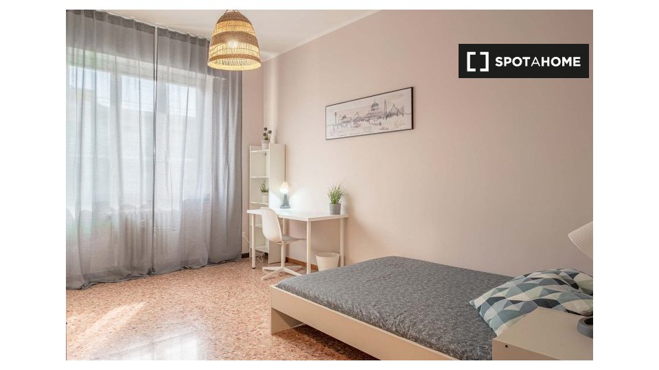 Immagine 3 di Camera condivisa in affitto  in Via Angera a Milano
