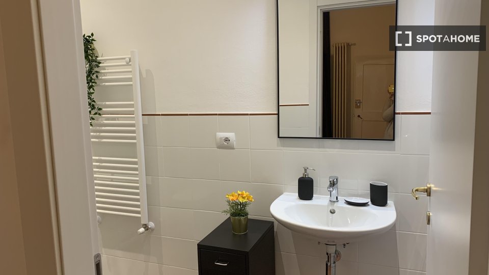 Immagine 6 di Camera condivisa in affitto  in VIA S. ANTONINO (1) a Firenze