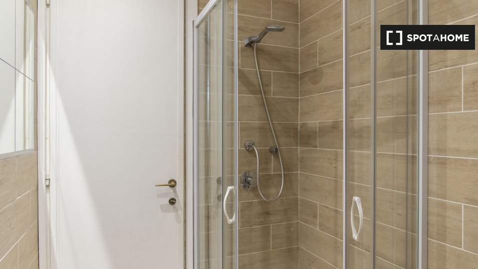 Immagine 9 di Camera condivisa in affitto  in Largo Francesco Anzani a Roma