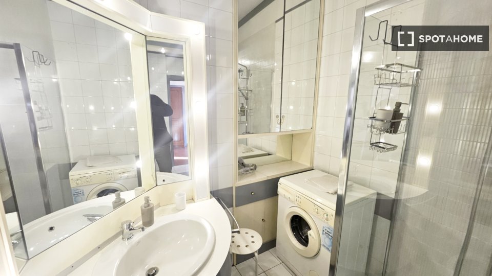 Immagine 2 di Ufficio in affitto  in Via Montaione a Roma