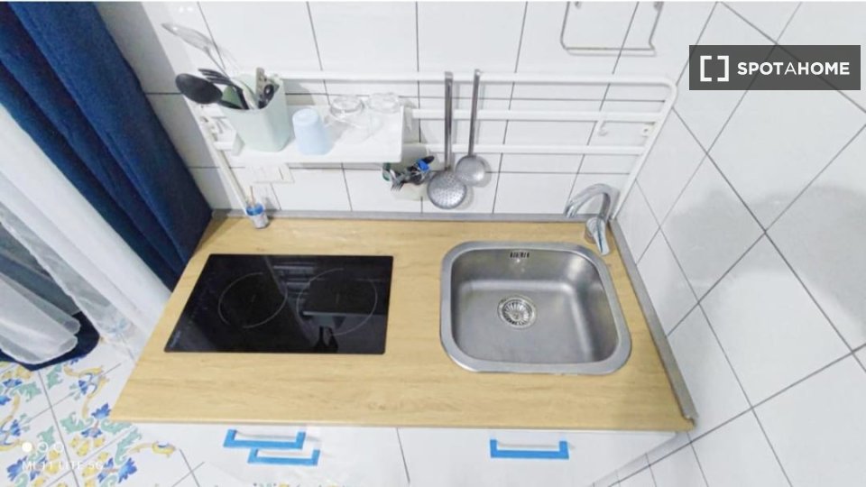 Immagine 6 di Camera condivisa in affitto  in Via Salvator Rosa a Napoli