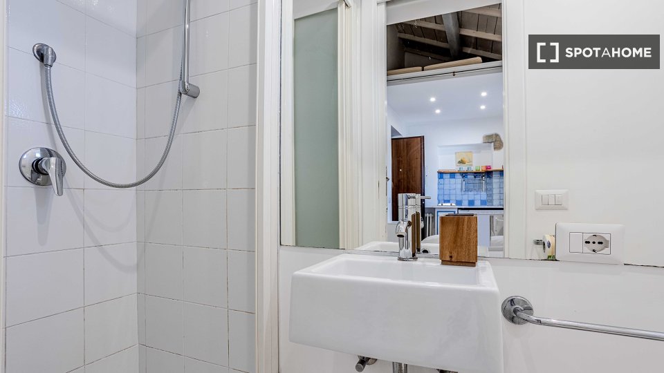 Immagine 3 di Ufficio in affitto  in Via Chiana a Roma