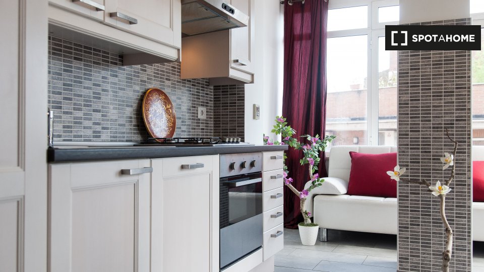 Immagine 6 di Appartamento in affitto  in Via Guido Guinizelli, 00152 Roma RM, Italy a Roma