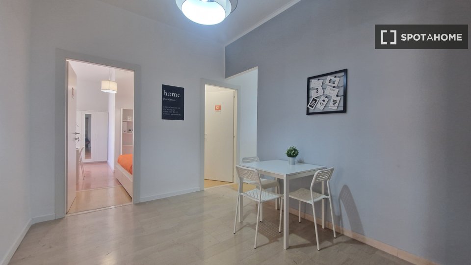 Immagine 8 di Camera condivisa in affitto  in Lungotevere di Pietra Papa a Roma