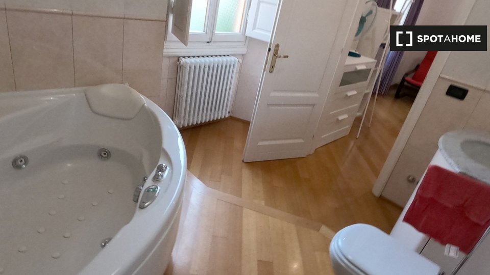 Immagine 5 di Camera condivisa in affitto  in Via IX Febbraio a Firenze