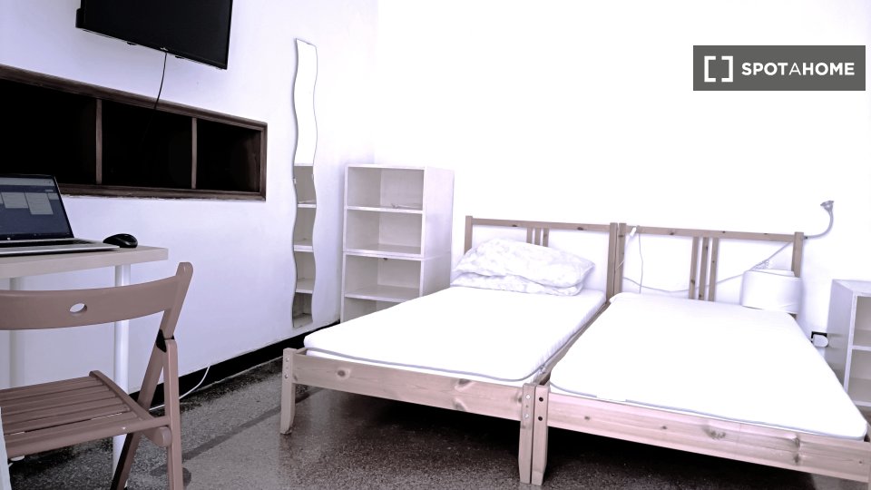 Immagine 18 di Camera condivisa in affitto  in Piazza Giovanni Martinez a Genova