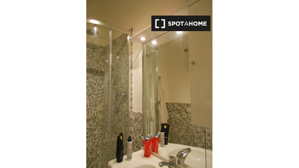 Immagine 5 di Camera condivisa in affitto  in Corso S. Maurizio a Torino