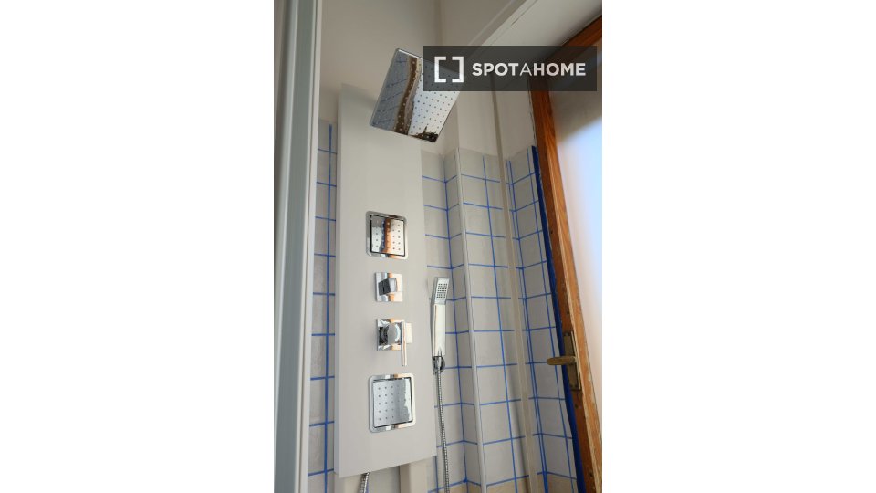 Immagine 14 di Camera condivisa in affitto  in Via Pola n a Cagliari