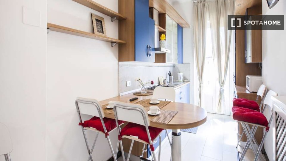 Immagine 10 di Camera condivisa in affitto  in Viale Emilio Caldara a Milano