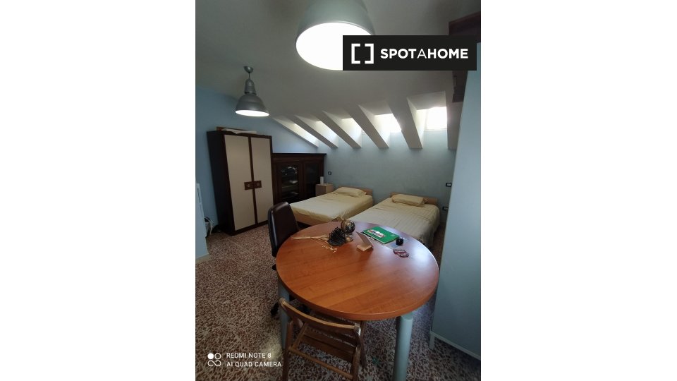 Immagine 2 di Camera condivisa in affitto  in Via Solatia a Perugia