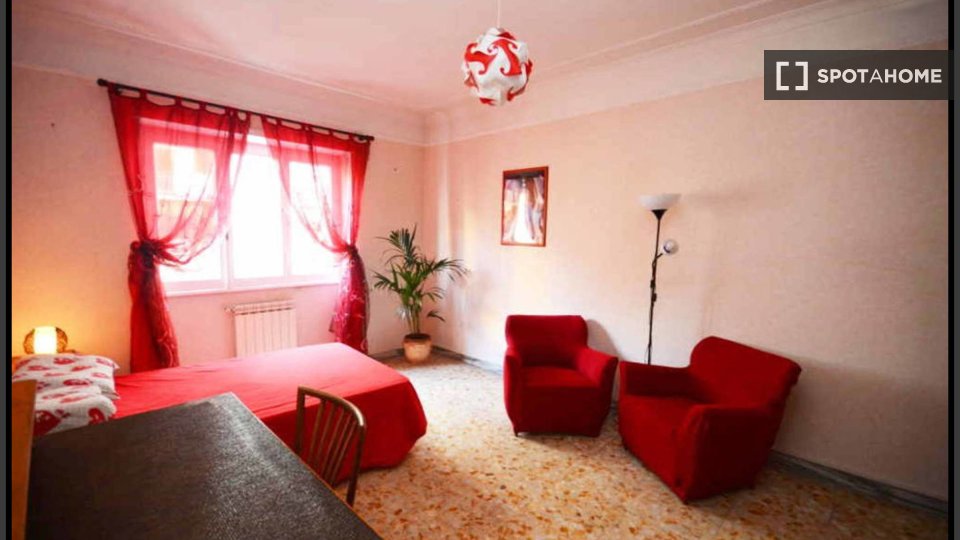 Immagine 11 di Camera condivisa in affitto  in Via Antonio Raimondi a Roma