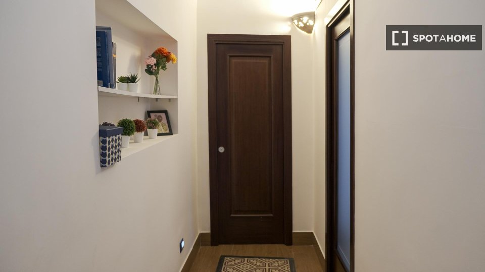 Immagine 13 di Camera condivisa in affitto  in Via Enrico Pessina n. a Napoli