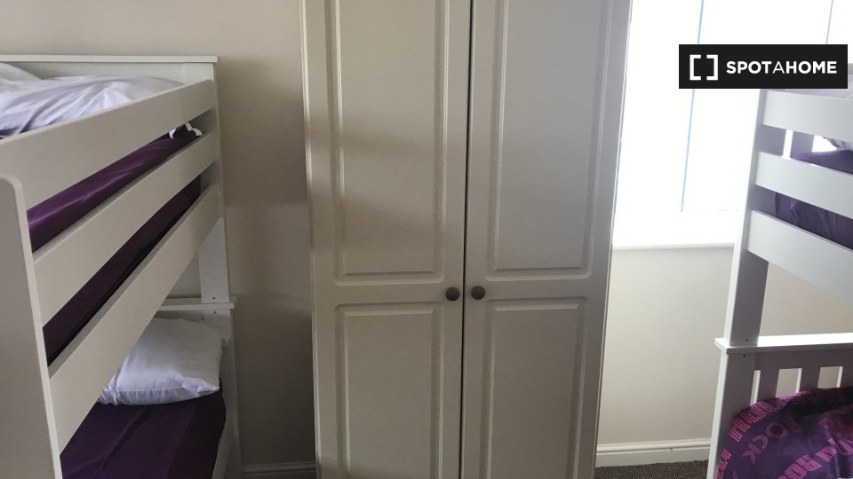 Immagine 12 di Camera condivisa in affitto  in Oakford Cl a 